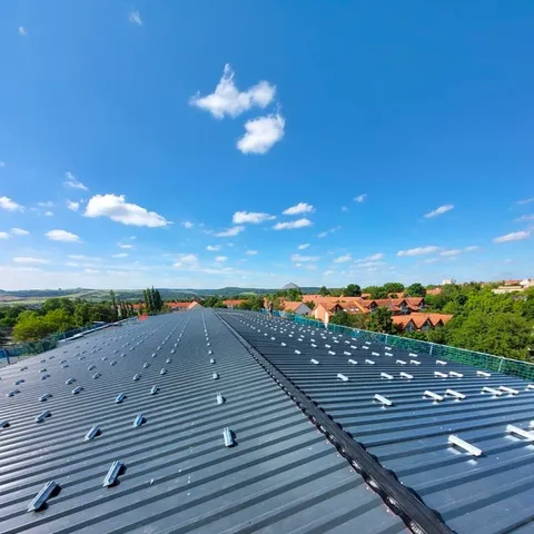 Photovoltaikmodule auf einem Trapezblechdach