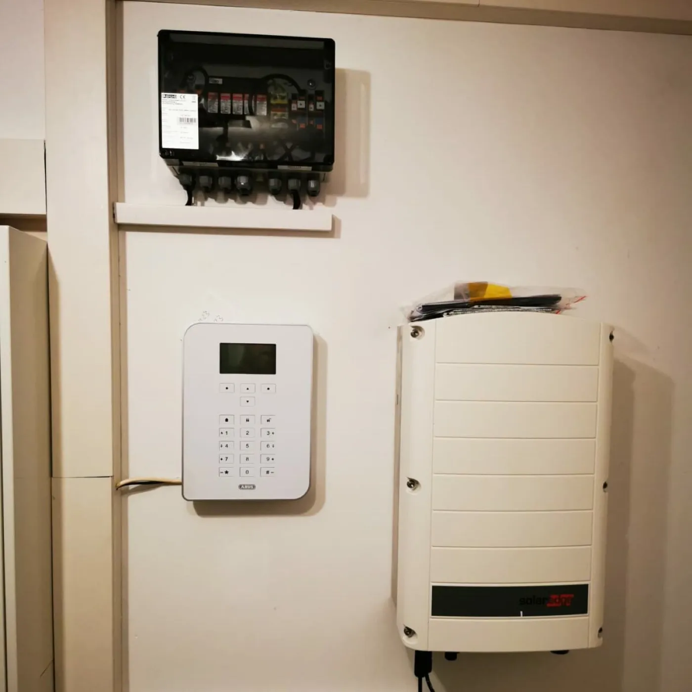 Batteriespeicher mit Wechselrichter im Hausanschlussraum
